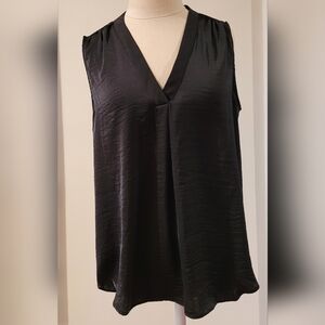 VINCE CAMUTO sleeveless blouse. Size: M